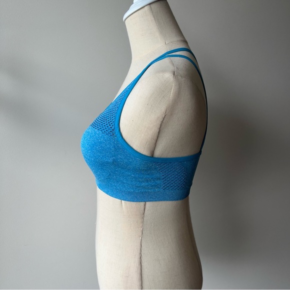 Triumph Triaction Racerback Sports Bra and Triaction Seamfree Sports Top 10C - Picture 3 of 9